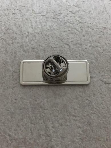 画像：PRADAピンバッチ/ピンズ/2JS0606