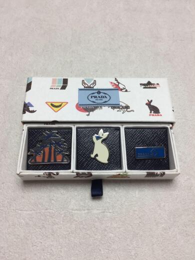 画像：PRADAピンバッチ/ピンズ/2JS0607