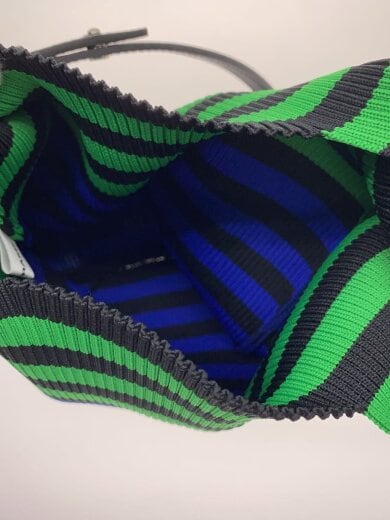 画像：LASTFRAMEMULTI STRIPE MARKET BAG SMALL/ポリエステル/BLU×GRN/L222196