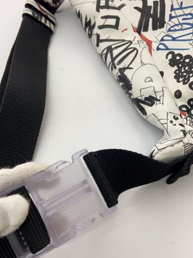 商品画像：グラフィック ボディバッグ/羊革/WHT/総柄/S55WB0010 9