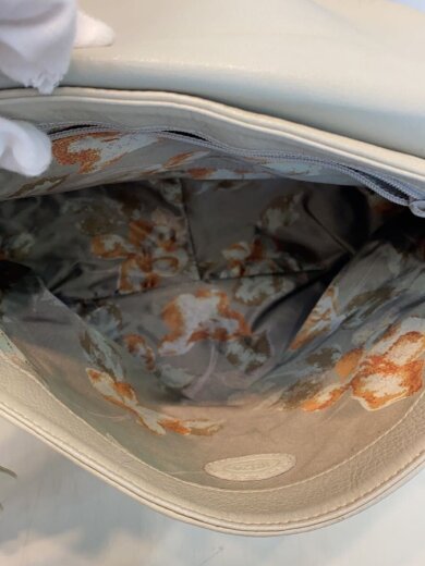 商品画像：ショルダーバッグ/レザー/KHK・1カ所表面に数ミリ程のペン跡あり 6