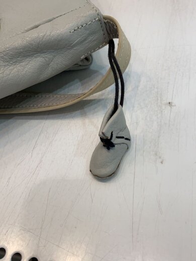 商品画像：ショルダーバッグ/レザー/KHK・1カ所表面に数ミリ程のペン跡あり 8