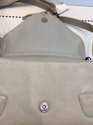 商品画像：ショルダーバッグ/レザー/KHK・1カ所表面に数ミリ程のペン跡あり 9