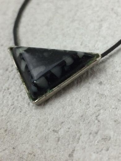 画像：TOGAトライアングルネックレス/--/ラインストーン/トップ有5