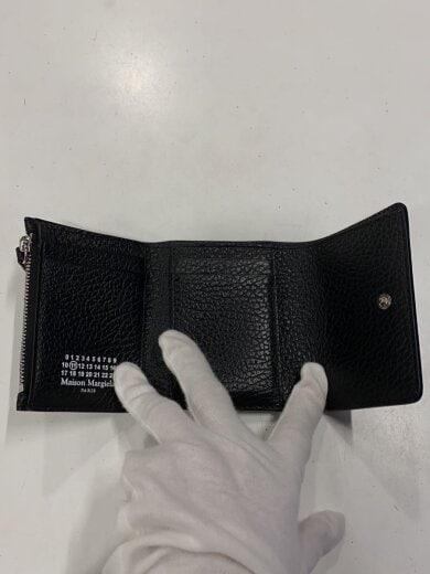 商品画像：ZIP COMPACT TRI FOLD WALLET/3つ折り財布/レザー/BLK/無地/メンズ 4