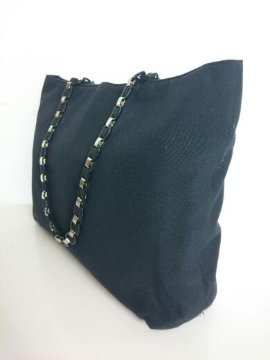 画像：Salvatore FerragamoVARAモチーフショルダートートバッグ/コットン/ブラック/無地/AU-21 82292