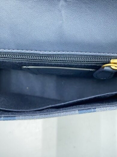 商品画像：ターナーフラップクロスボディシグネチャーシャンブレーデニムバッグ/--/NVY/C8185 6