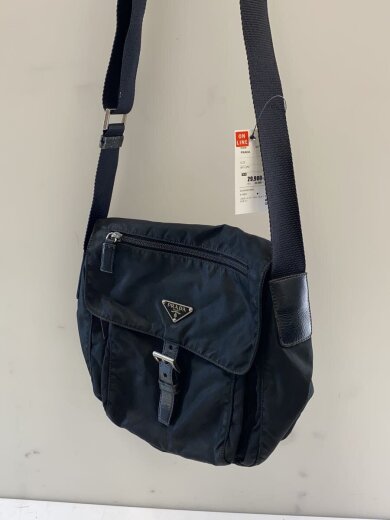 商品画像：クロスボディ/三角ロゴプレート/ショルダーバッグ/ナイロン/BLK 2