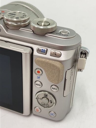 商品画像：デジタル一眼カメラ OLYMPUS PEN E-PL8 EZダブルズームキット [ホワイト] 5