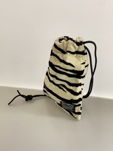 商品画像：TIGER VELVET DEAWSTRING BAG/ポーチ/--/WHT/アニマル 2