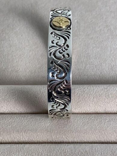商品画像：K18/太陽神/平打ち12mm/カラ草彫/バングル 8