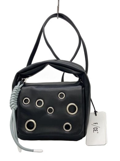 商品画像：TECH LEATHER EYELET MINI POACH/フェイクレザー/BLK/FEL34261B0006/ 1