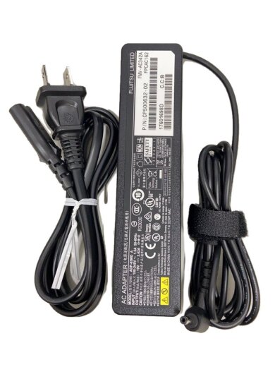 画像：FUJITSUノートPC/CoreM第5/4GB/SSD128GB/farq120018