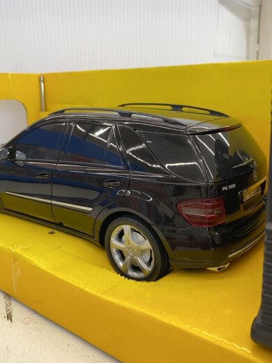 商品画像：ミニカー/BLK/Mercedes-Benz M-CLASS 3