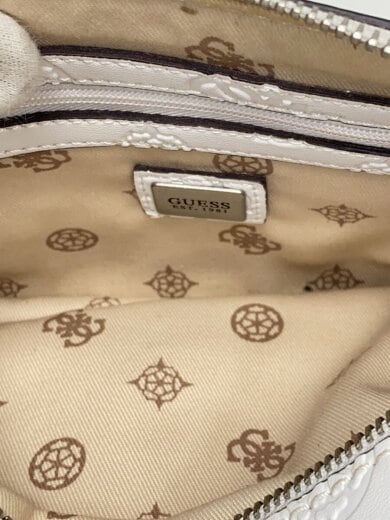 画像：GUESSショルダーバッグ/--/WHT/総柄/112706437