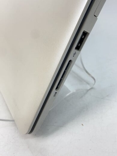 画像：DELLノートPC/Corei3第8/4GB/HDD1TB/2018/デル/パールホワイト/Win114