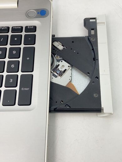 画像：DELLノートPC/Corei3第8/4GB/HDD1TB/2018/デル/パールホワイト/Win117