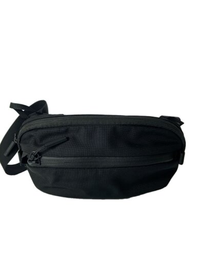 商品画像：Day Sling/ショルダーバッグ/BLK/無地 1
