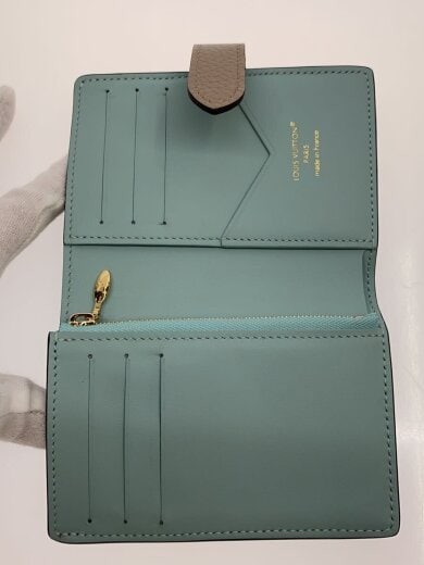 商品画像：LVヴェルティカル・ウォレット・コンパクト_トリヨン/レザー/BEG/レディース// 7