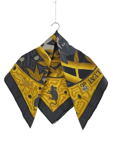 商品画像：カレ90/CAVE FELEM/猫に注意/シルク/マルチカラー/レディース 1