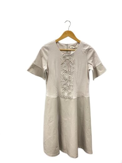 商品画像：胸元レースデザインウエスト切替ワンピース/42/コットン/BEG/無地/2416018 1