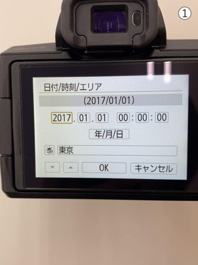 商品画像：デジタル一眼カメラ EOS Kiss M ダブルズームキット [ブラック]// 6