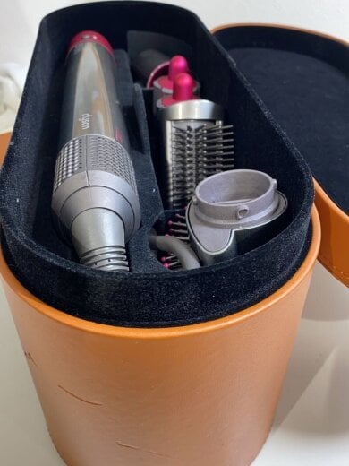 画像：dysonドライヤー・ヘアアイロン/HS013