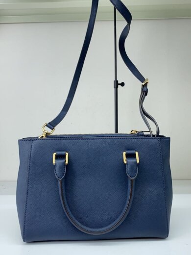 画像：MICHAEL KORSショルダーバッグ/レザー/NVY3