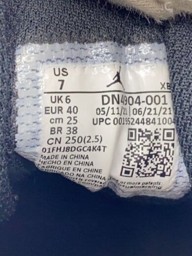 商品画像：ハイカットスニーカー_DN4904-001/25cm/Air Jordan 1 Mid/Siempre Familia 5