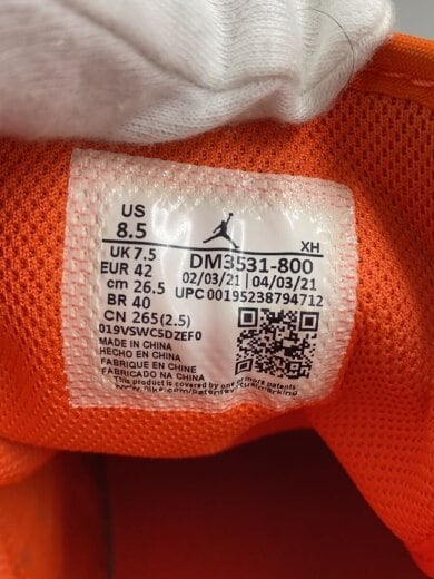 商品画像：AIR JORDAN 1 MID SE_エアジョーダン 1 ミッド シーズナルエディション/26.5cm/OR 5