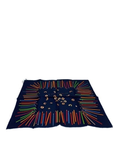 商品画像：スカーフ/カレ45/A VOS CRAYONS/シルク/NVY/総柄/レディース// 1
