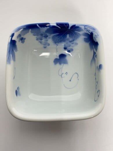 商品画像：ブルーワイナリー/角鉢/ホワイト/ブドウ柄/有田焼/1720-768 2