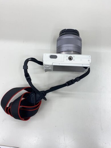商品画像：デジタル一眼カメラ EOS M100 ダブルズームキット [ホワイト] 4