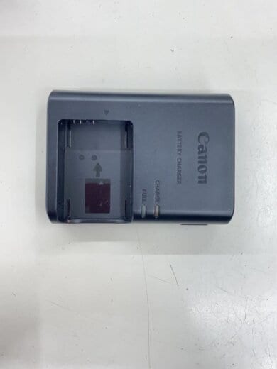 商品画像：デジタル一眼カメラ EOS M100 ダブルズームキット [ホワイト] 5