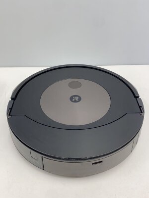 iRobot(［カデン］アイロボット) / 掃除機 ルンバ 642 R642060 | 中古