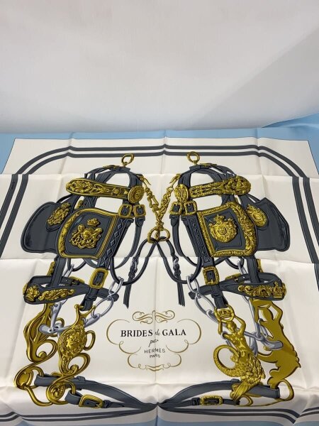 HERMES エルメス/スカーフ/アフリカ/シルク 紺 ブルー/ブランドアクセサリー/Aランク/69【中古】 HERMES(エルメス) / HERMES エルメス スカーフ/シルク/BLU/総柄