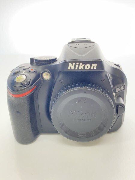 Nikon(ニコン) / デジタル一眼カメラ D5200 ダブルズームキット  