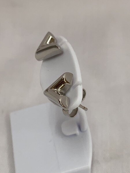 LOUIS VUITTON(ルイヴィトン) / スタッズイヤリング・エセンシャル