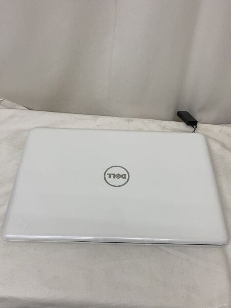 DeLL P66F001 Inspiron 15 5567中古　ホワイト DELL(デル) / ノートパソコン Inspiron 15 5567 P66F001/Corei7第7/8GB