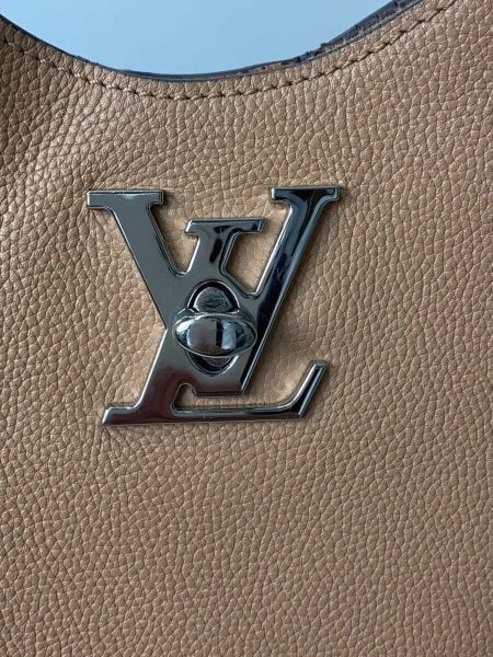 LOUIS VUITTON(ルイヴィトン) / ロックミー・ホーボー_BEG/牛革/BEG