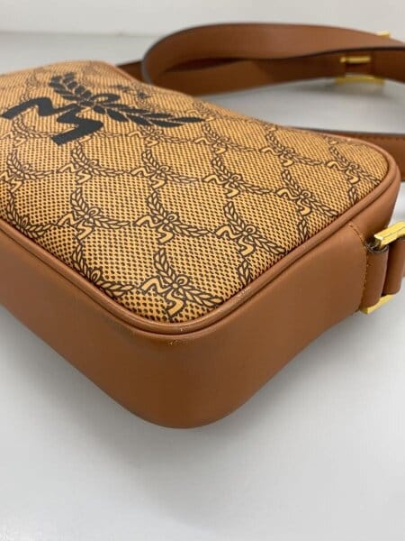 MCM ロゴプリント ショルダーバッグ ブラウン MCM 【公式通販】