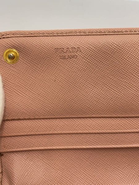 PRADA / サフィアーノ/角スレ有長財布/レザー/PNK/レディース PRADA(プラダ) / サフィアーノ/角スレ有長財布/レザー/PNK/レディース