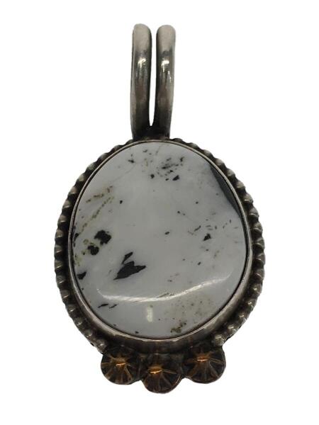 【sterling刻印 ホワイトバッファロー】ネックレストップ sterling刻印 ホワイトバッファロー】ネックレストップ ペンダント