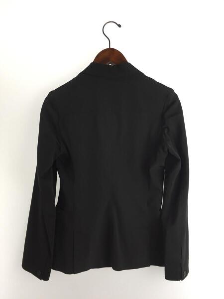 PRADA ワークテーラードジャケット 着回しで選ぶなら、プラダの新作ジャケットが正解──2024年、春の