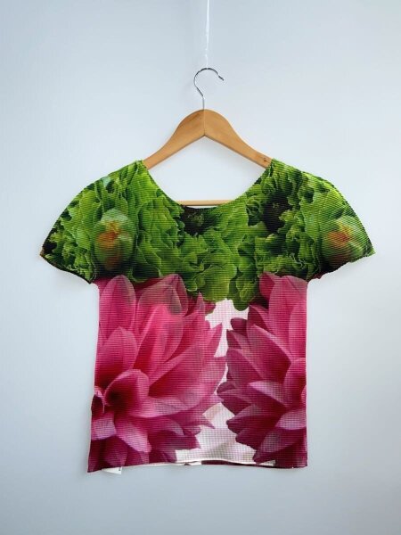 S*S様 me イッセイミヤケ　デザインカットソー　美品 me ISSEY MIYAKE(ミーイッセイミヤケ) / Tシャツ/--/ポリエステル