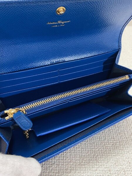 Salvatore Ferragamo(サルヴァトーレフェラガモ) / 長財布/レザー/BLU 