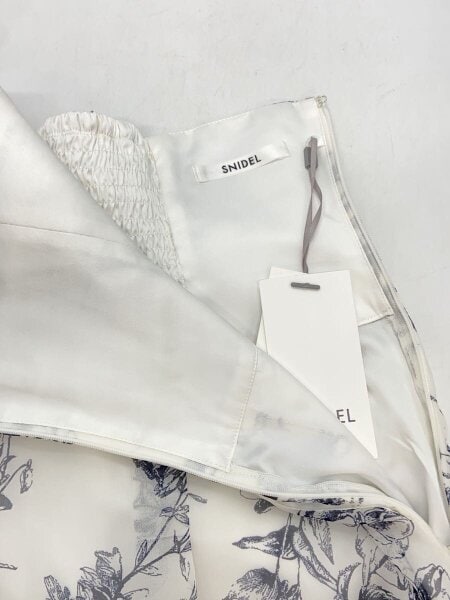 SNIDEL / ロングスカート/1/ポリエステル/WHT/総柄/SWFS241046 SNIDEL(スナイデル) / タグ付/ロングスカート/1/ポリエステル/ホワイト