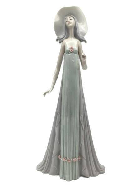 リヤドロ Dama Biarritz ビアリッツの貴婦人　|2616|☆ リヤドロ Dama Biarritz ビアリッツの貴婦人 |2616|☆ Lladro(リヤドロ