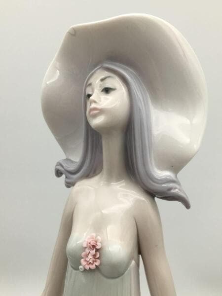 リヤドロ Dama Biarritz ビアリッツの貴婦人|2616|☆