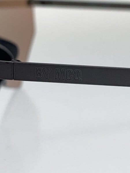 McQ Alexander McQueen / サングラス/リムレス/メタル/グレー/パープル/メンズ/MQ0322S McQ Alexander McQueen(マックキューアレキサンダーマックイーン